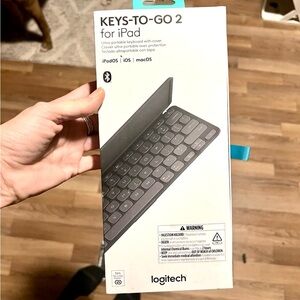 Logitech Keys-To-Go 2 Portable Keyboard for iPad - Gray